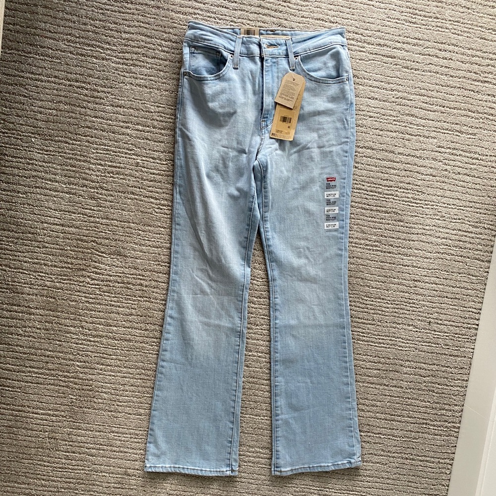 NWT Levi’s 725 High-Rise Bootcut Jean